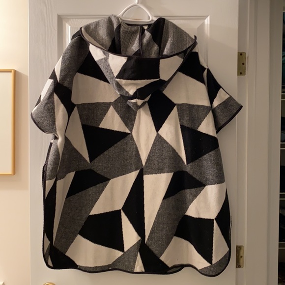 Sweater / poncho - Picture 3 of 3